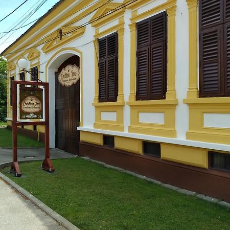 Cristian Inn Bagian luar foto