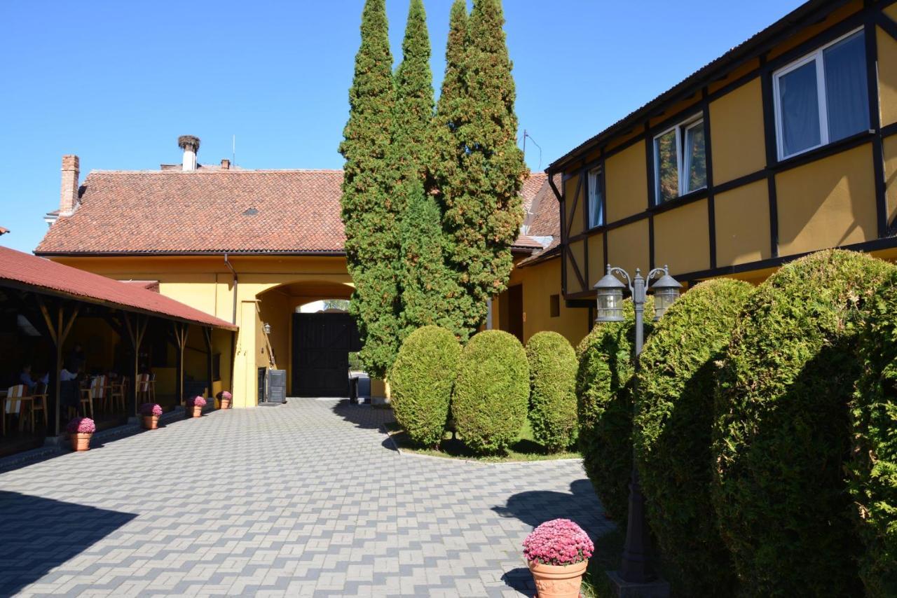 Cristian Inn Bagian luar foto