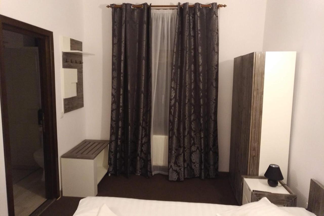 Cristian Inn Bagian luar foto