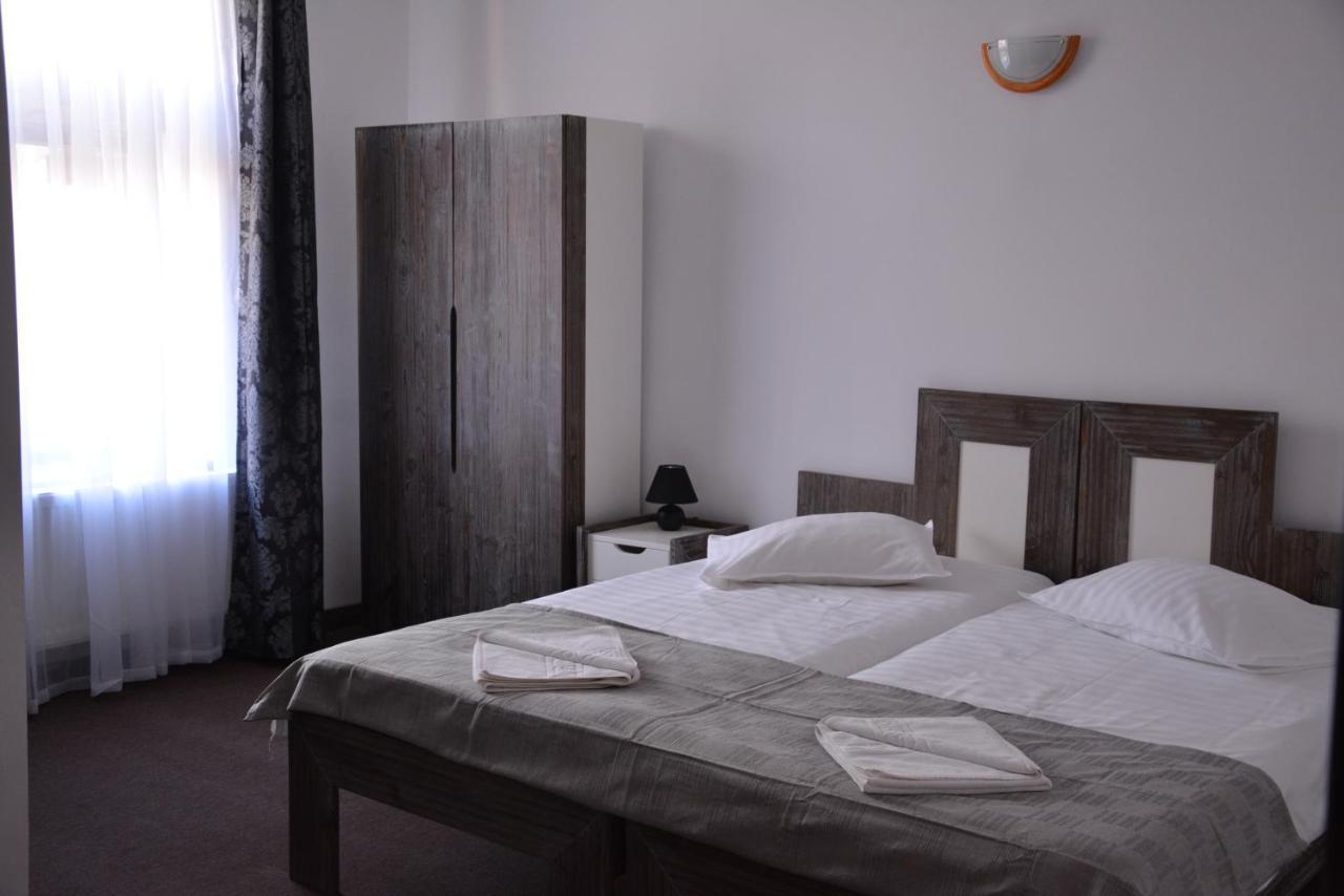 Cristian Inn Bagian luar foto